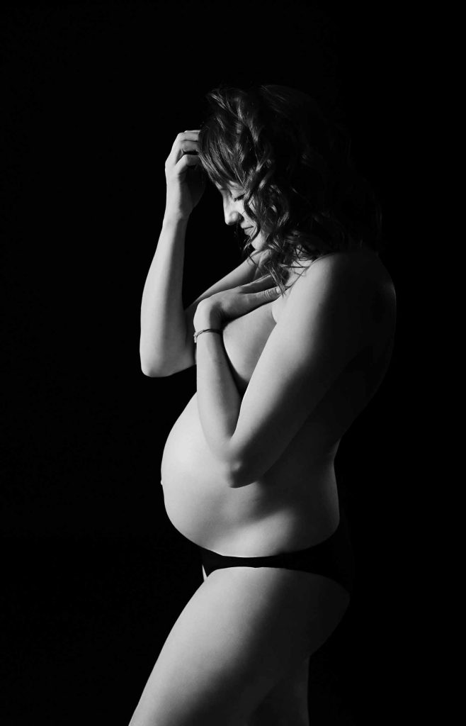 arttrudnickofotografiranje,fotografiranjetrudnica,trudnoća,poziranje, svjetlosjena
